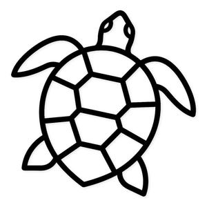 Può includere: Un disegno a tratto nero e bianco di una tartaruga marina. La tartaruga è vista dall'alto, con la testa, le pinne e il guscio chiaramente delineati. Il guscio è segmentato con forme geometriche. L'immagine è semplice e grafica.