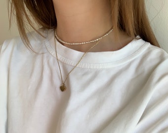 CLASSY UPCYCLING Choker mit kleinen Süßwasserperlen, weiß