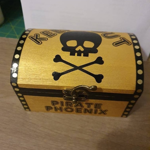 Treasure chest |childrens treasure chest | toy chest | memory chest | pirate treasure |party favour box | personalised box|boys treasure box