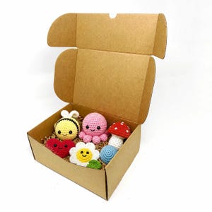 Crochet fidget toys box:
Brown Kraft small parcel box filled with colourful crochet fidget toys and paper shred, suitable for handmade gifts and Etsy order packaging.