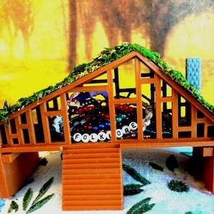 Cabaña Folklore de 13 escalones, color dorado o madera, soporte para pulsera de la amistad, casa de muñecas de jardín, diseño inspirado en épocas pasadas.