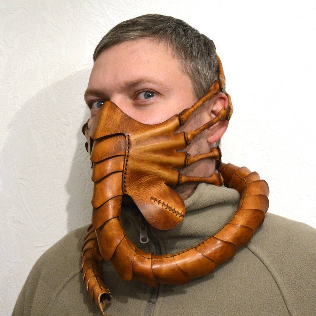 Alien Facehugger Original Leather Mask “xeno Embrace” - Etsy