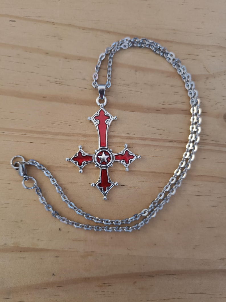 Blood Red Inverted Cross Necklace, Gothic Satanic Pendant, Silver Stainless Steel Chain, Occult Witchy Alternative Jewellery, Goth Gift UK imagem 6