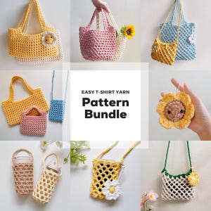 Può includere: Una collezione di articoli all'uncinetto fatti a mano, tra cui borse tote, borse a tracolla e porta bottiglie d'acqua. Le borse sono in vari colori come giallo, rosa e blu, con decorazioni a margherita e girasole. È visibile anche il testo "EASY T-SHIRT YARN Pattern Bundle".