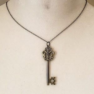 Skeleton Key Necklace for Dark Academia Aesthetic, Vintage Key Necklace, Steampunk Cosplay Necklace, Great for Layering, Gift for her