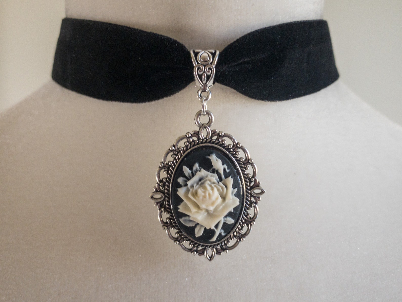 Gothic White Rose Choker White Rose Necklace Black Velvet | Etsy