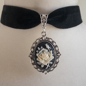 Gothic White Rose Choker, White Rose Necklace, Black Velvet Choker, Cameo Choker, Renaissance Choker, Medieval Choker