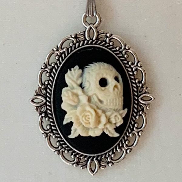 Rose and Skull Necklace for Goth Aesthetic, Skull Cameo, Halloween Necklace, Halloween Gift for Her
