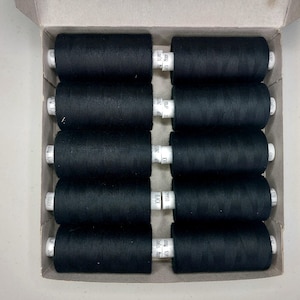 Juego de hilos negros, juego esencial de 10 hilos negros, hilo de poliéster para coser todo, caja de 10 carretes, carrete Coats Moon de 1000 yardas