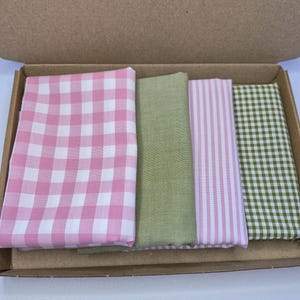 Conjunto de cuartos de grasa teñidos en hilo, conjunto de tela rosa y verde, cuadros vichy 100% algodón, material de rayas de caramelo, tela tejida, bonito regalo para costureras imagen 1