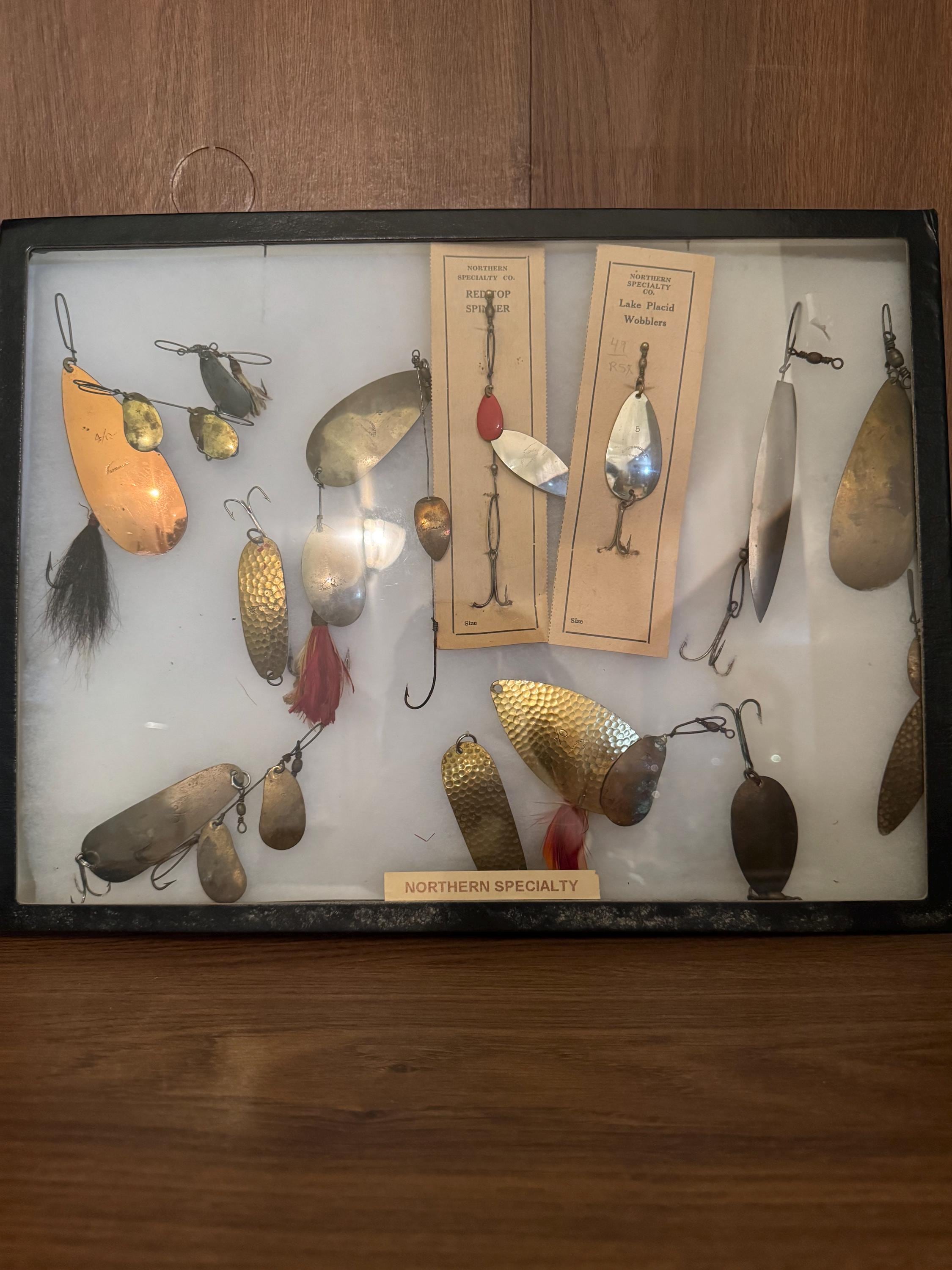 Lot De 10 Leurres De Pêche Anciens - Métal - Vintage - État à Voir Sur Photos