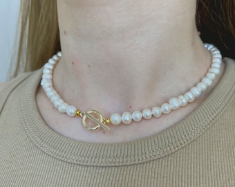 Modern Pearl Toggle Necklace - White Freshwater Pearls - Short Choker Chain - Handmade Bridal Jewelry