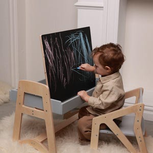 Funktionella småbarnsmöbler - Aktivitetsbord för barn med växande stol - Montessori barnmöbler - Bord och stol för småbarn - En barnmöbeluppsättning bild 4