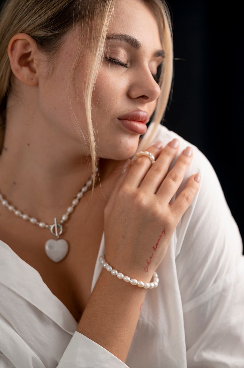 Elegant Pearl Choker with Heart Charm Classy Women's Necklace Stylish Pearl Beads Feminine Jewellery image 6