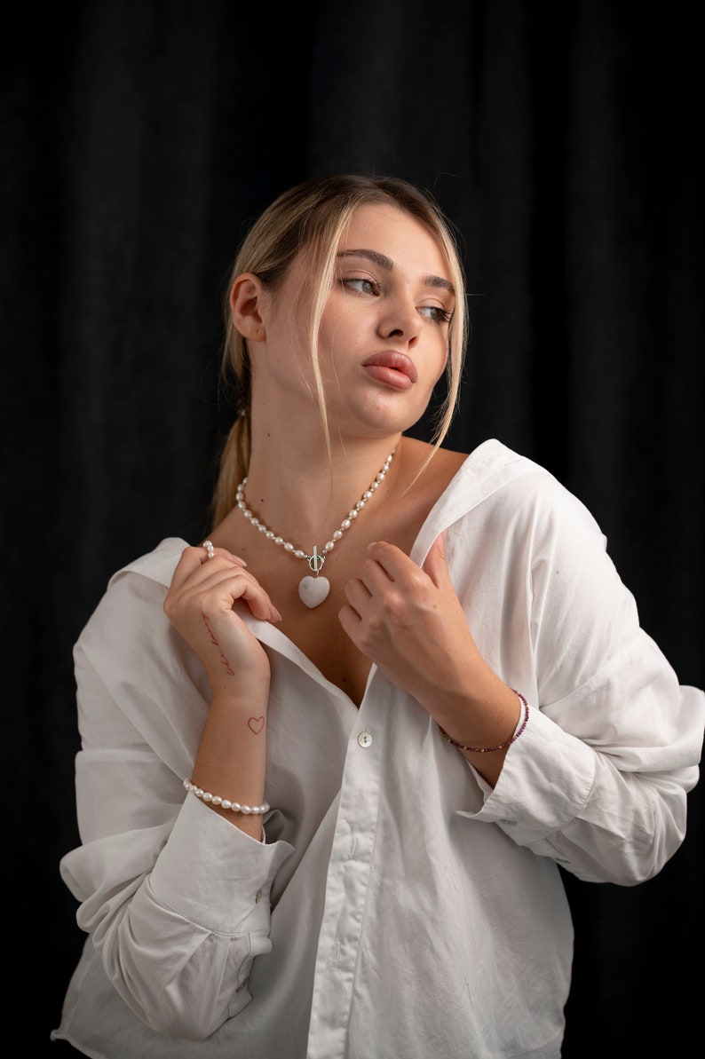 Elegant Pearl Choker with Heart Charm Classy Women's Necklace Stylish Pearl Beads Feminine Jewellery image 9