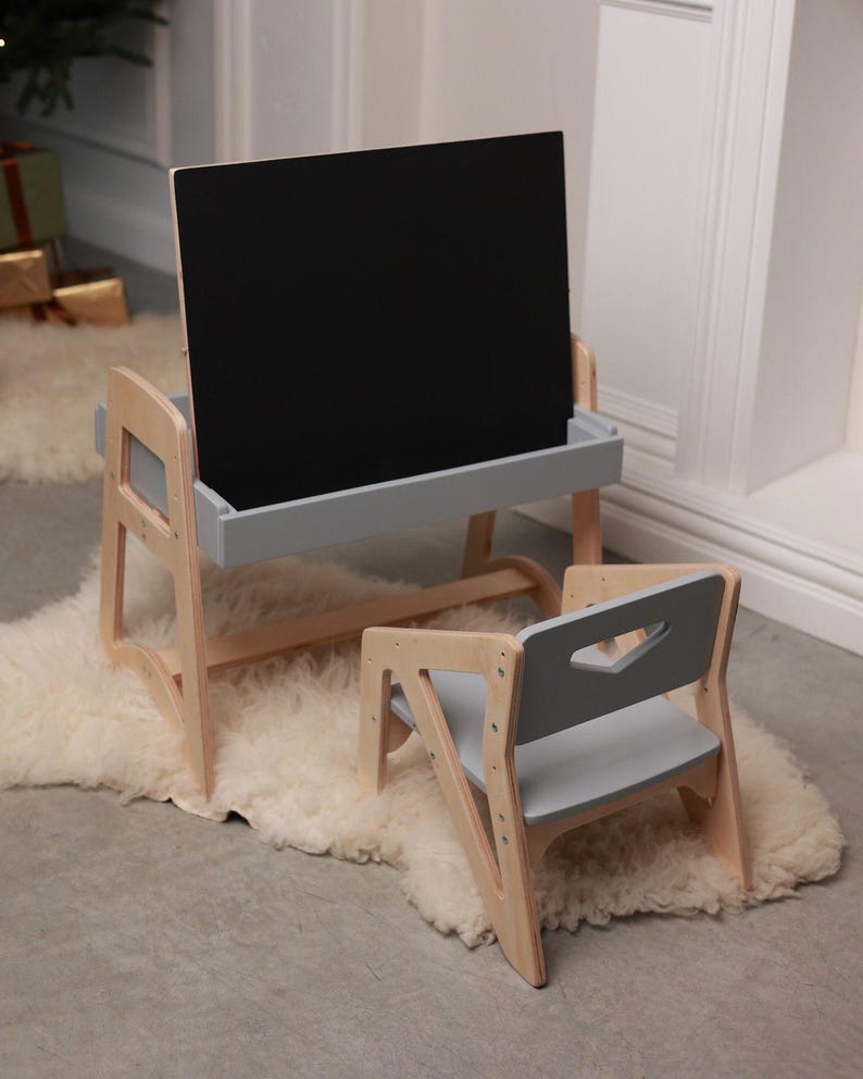 Funktionella småbarnsmöbler - Aktivitetsbord för barn med växande stol - Montessori barnmöbler - Bord och stol för småbarn - En barnmöbeluppsättning bild 2