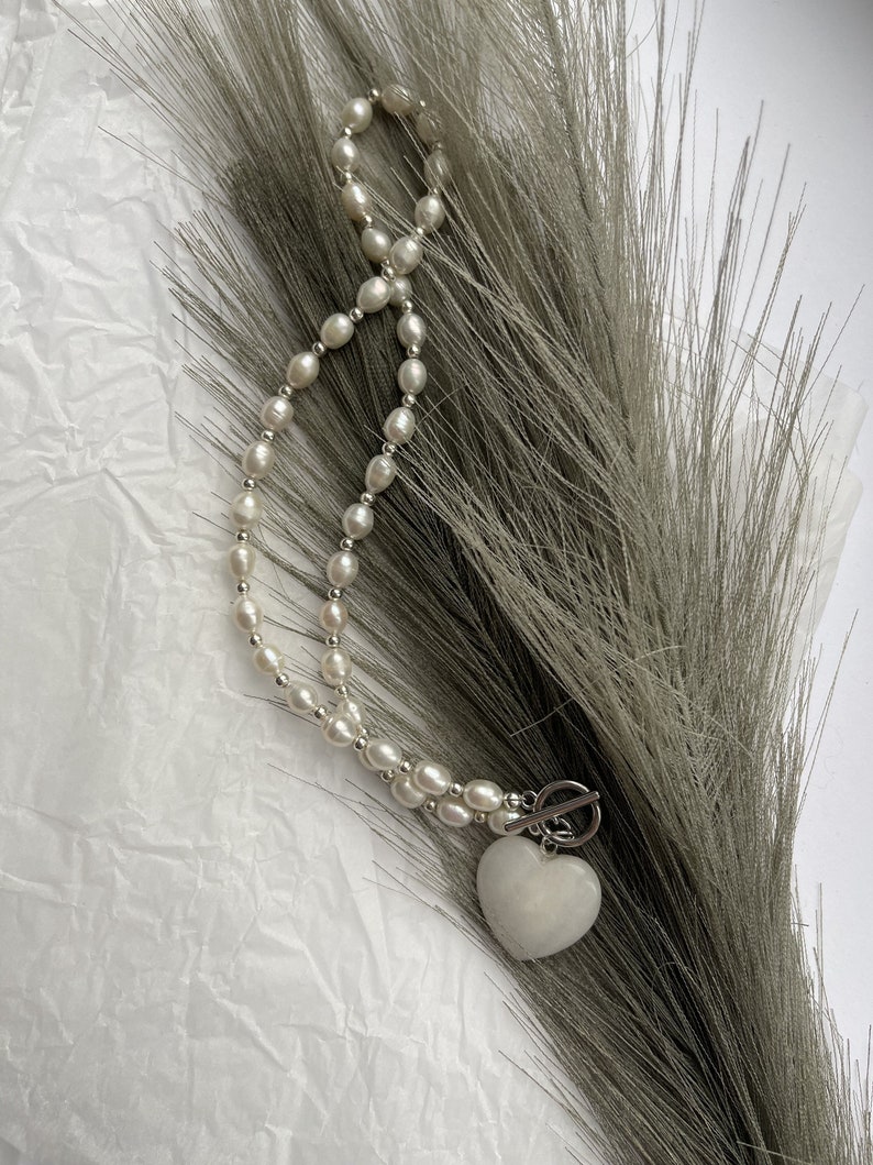 Elegant Pearl Choker with Heart Charm Classy Women's Necklace Stylish Pearl Beads Feminine Jewellery image 3