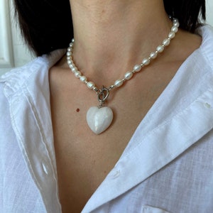 Elegant Pearl Choker with Heart Charm Classy Women's Necklace Stylish Pearl Beads Feminine Jewellery image 2