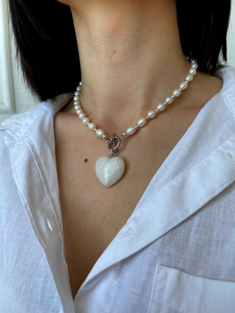 Elegant Pearl Choker with Heart Charm Classy Women's Necklace Stylish Pearl Beads Feminine Jewellery image 2