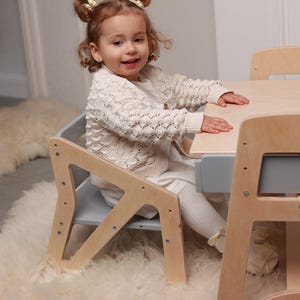 Funktionella småbarnsmöbler - Aktivitetsbord för barn med växande stol - Montessori barnmöbler - Bord och stol för småbarn - En barnmöbeluppsättning bild 6