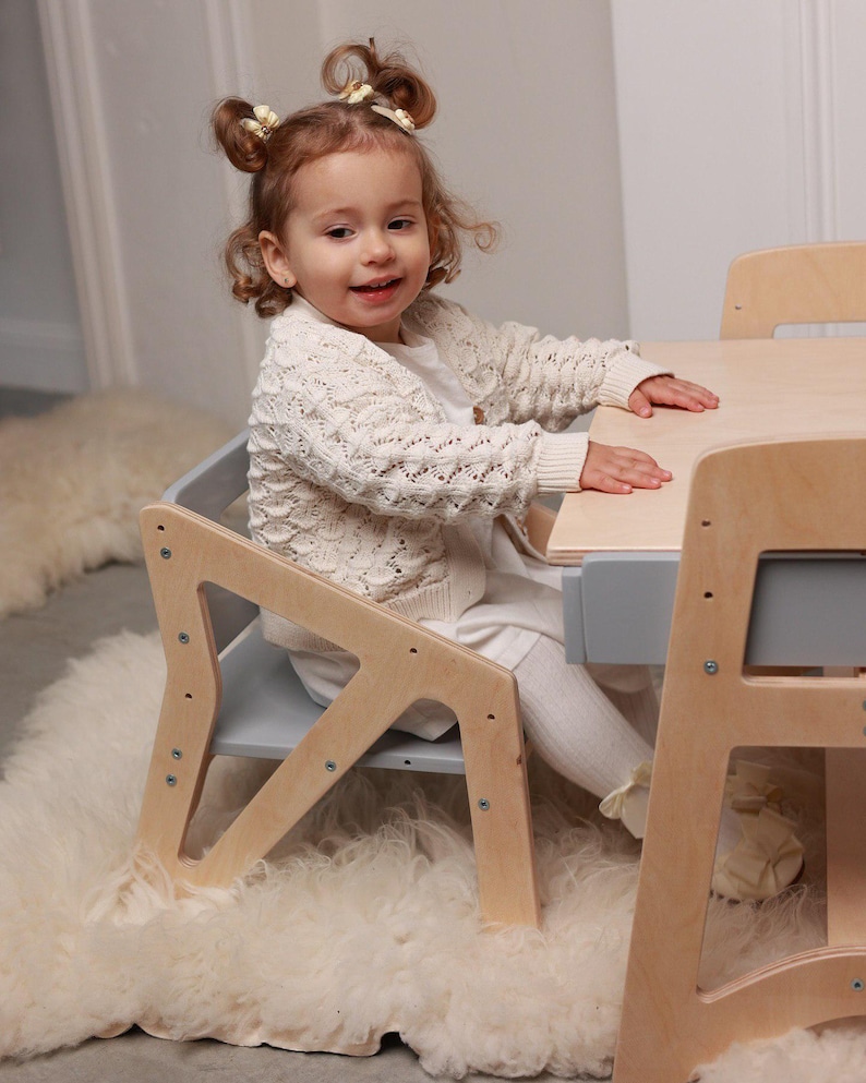Funktionella småbarnsmöbler - Aktivitetsbord för barn med växande stol - Montessori barnmöbler - Bord och stol för småbarn - En barnmöbeluppsättning bild 6