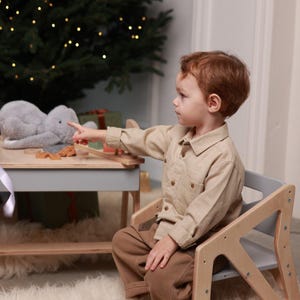 Funktionella småbarnsmöbler - Aktivitetsbord för barn med växande stol - Montessori barnmöbler - Bord och stol för småbarn - En barnmöbeluppsättning bild 7