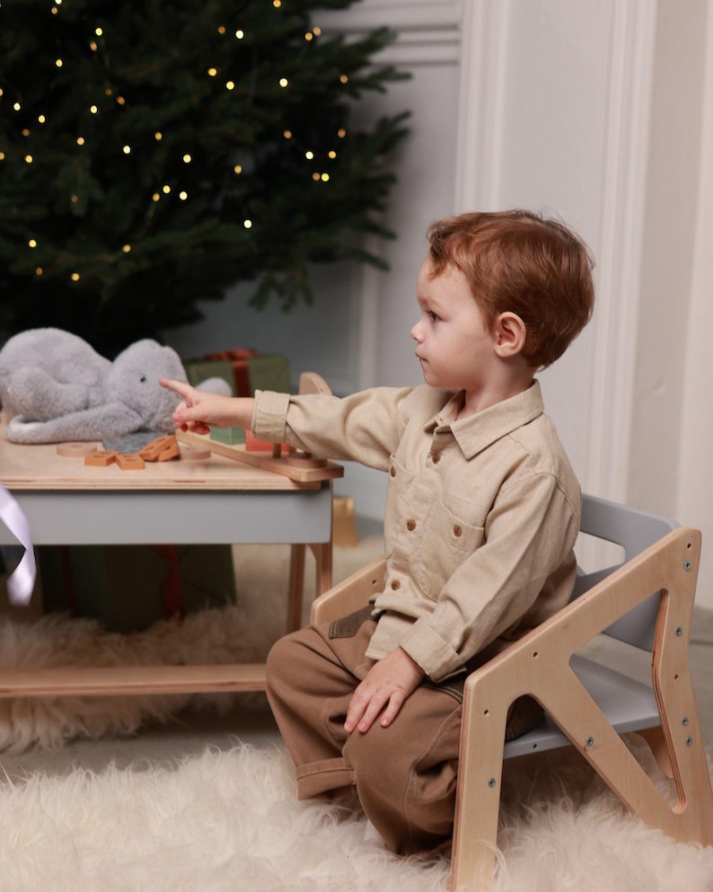 Funktionella småbarnsmöbler - Aktivitetsbord för barn med växande stol - Montessori barnmöbler - Bord och stol för småbarn - En barnmöbeluppsättning bild 7