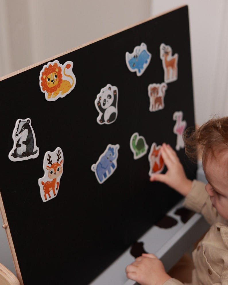 Funktionella småbarnsmöbler - Aktivitetsbord för barn med växande stol - Montessori barnmöbler - Bord och stol för småbarn - En barnmöbeluppsättning bild 10