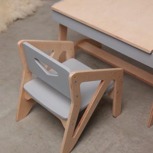 Funktionella småbarnsmöbler - Aktivitetsbord för barn med växande stol - Montessori barnmöbler - Bord och stol för småbarn - En barnmöbeluppsättning bild 9