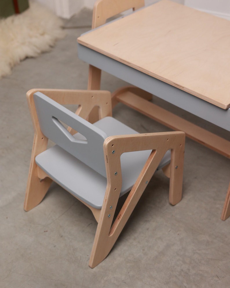 Funktionella småbarnsmöbler - Aktivitetsbord för barn med växande stol - Montessori barnmöbler - Bord och stol för småbarn - En barnmöbeluppsättning bild 9