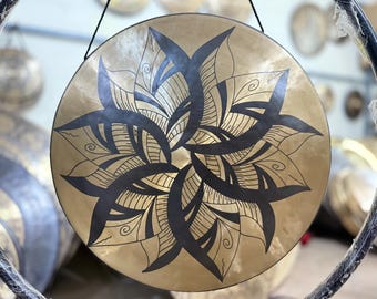 Gong tibetano con diseño de flores: sanación sonora, yoga y meditación. Fabricado en Nepal.