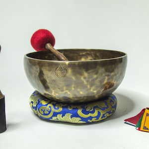 Extra large Full Moon Singing Bowl  - Best for Meditation, Sound Healing, Chakra Balancing - Tibetan Singing Bowl Made on Full Moon Day