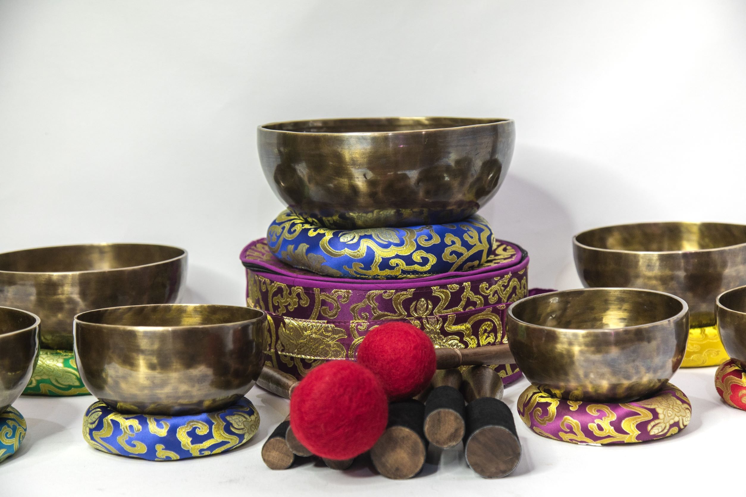 7つのチャクラシンギングボウルセット：手作りチベットボウル