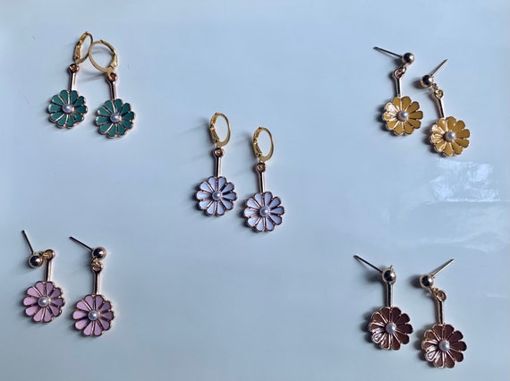 Flower Earrings, Summer Accessories, Gift For Her, Dainty Earrings, Charm Earrings, Daisy Earrings, Pick Your Color, Small Everyday Earrings