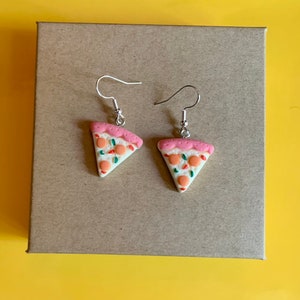 Pepperoni Pizza Earrings, Small Earrings, Pizza Jewelry, Charm Danglers, Food Earrings, Fast Food Jewelry, Novelty Earrings, Pizza Lover