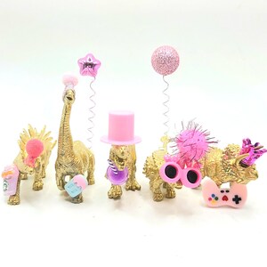 Mini dinosaurios dorados / Dinosaurio para fiestas / Chispas de mesa / Tema de dinosaurio / Adorno para tarta de dinosaurio / Dinosaurio / Mini sombreros de fiesta / Rellenos para bolsas de fiesta / imagen 18