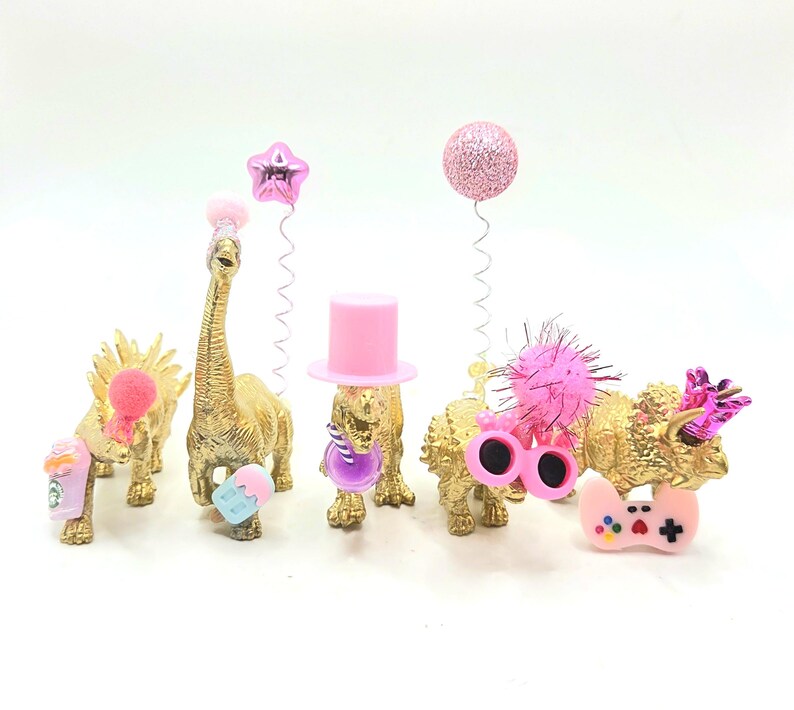 Mini dinosaurios dorados / Dinosaurio para fiestas / Chispas de mesa / Tema de dinosaurio / Adorno para tarta de dinosaurio / Dinosaurio / Mini sombreros de fiesta / Rellenos para bolsas de fiesta / imagen 18