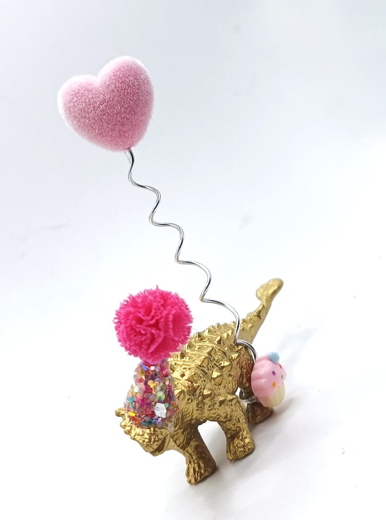 Mini dinosaurios dorados / Dinosaurio para fiestas / Chispas de mesa / Tema de dinosaurio / Adorno para tarta de dinosaurio / Dinosaurio / Mini sombreros de fiesta / Rellenos para bolsas de fiesta / imagen 10