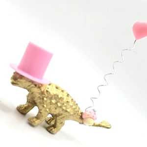 Mini dinosaurios dorados / Dinosaurio para fiestas / Chispas de mesa / Tema de dinosaurio / Adorno para tarta de dinosaurio / Dinosaurio / Mini sombreros de fiesta / Rellenos para bolsas de fiesta / imagen 19