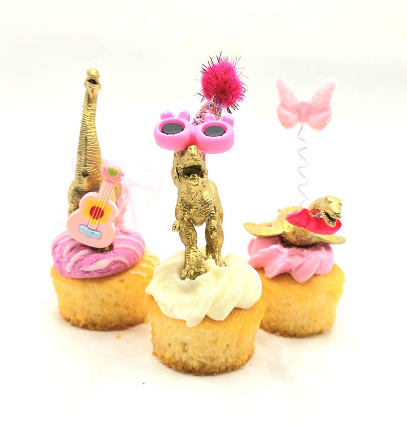 Mini dinosaurios dorados / Dinosaurio para fiestas / Chispas de mesa / Tema de dinosaurio / Adorno para tarta de dinosaurio / Dinosaurio / Mini sombreros de fiesta / Rellenos para bolsas de fiesta / imagen 3