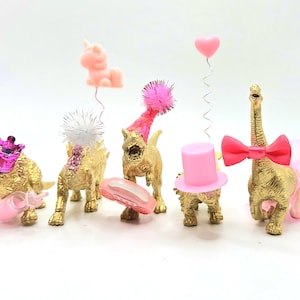 Mini dinosaurios dorados / Dinosaurio para fiestas / Chispas de mesa / Tema de dinosaurio / Adorno para tarta de dinosaurio / Dinosaurio / Mini sombreros de fiesta / Rellenos para bolsas de fiesta / imagen 20