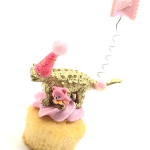Mini dinosaurios dorados / Dinosaurio para fiestas / Chispas de mesa / Tema de dinosaurio / Adorno para tarta de dinosaurio / Dinosaurio / Mini sombreros de fiesta / Rellenos para bolsas de fiesta / imagen 6