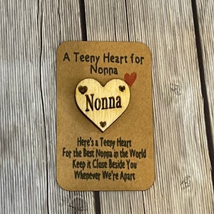 Nonna Hug - Teeny Tiny Nonna Heart - Ideal mothers day gift with free message on rear for Mum, Mam, Mom, Nonna, Gran, Nan, Nanny, Granma,