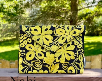 Mexican Floral Embroidered Clutch.Mexico Floral Embroidered  Purse.Mexico Clutch.Over the shoulder clutch.Envelope Mexico Clutch/Mexico gift