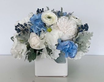 Blue Floral Arrangement, Elegant flower centerpiece, Wedding blue centerpieces, Option vases