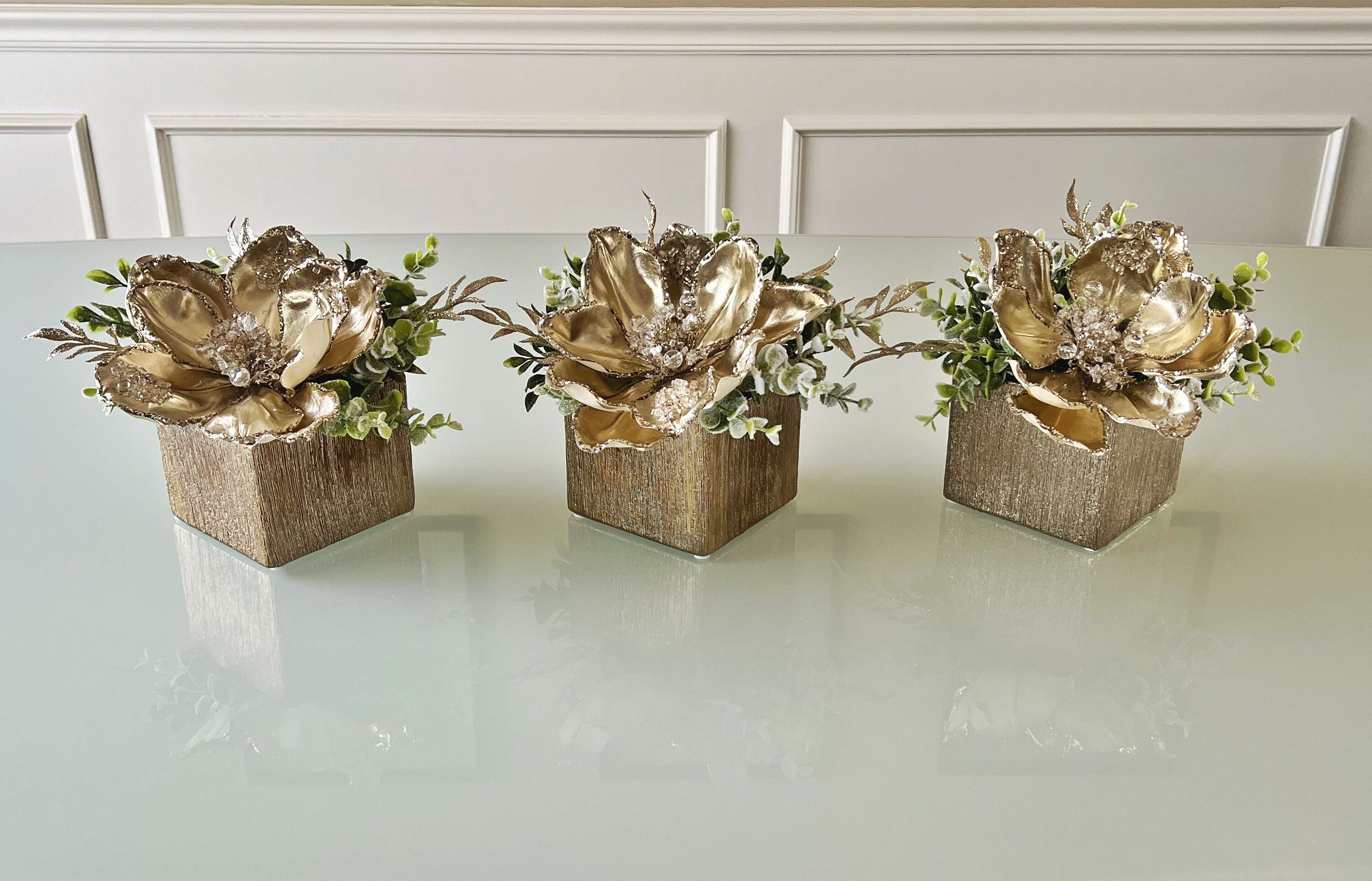 Christmas Table Decorations: Elegant Gold & Aqua Dining Room