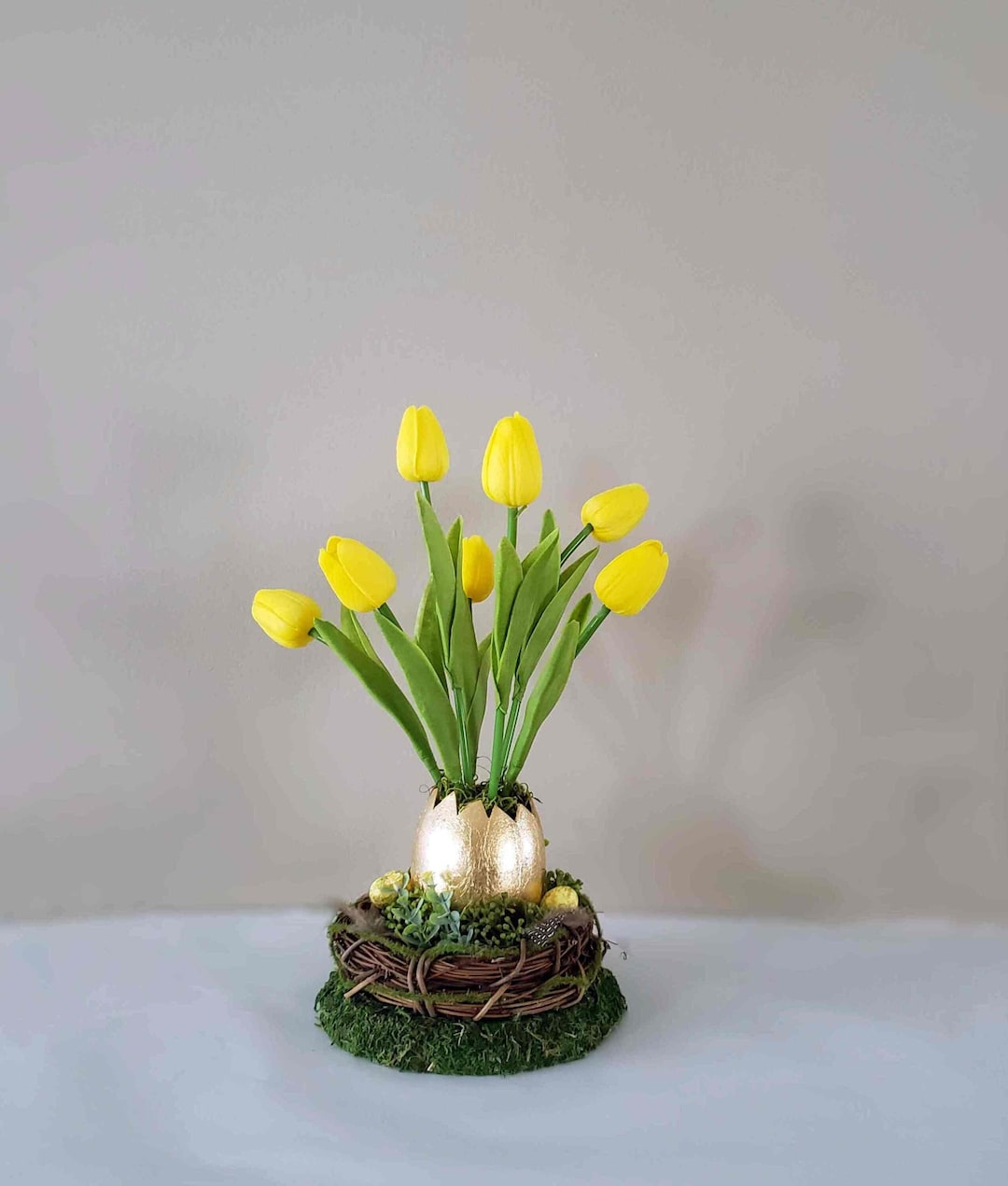 Centrotavola pasquale, Decorazione pasquale fatta a mano, Centrotavola tulipani pasquali per