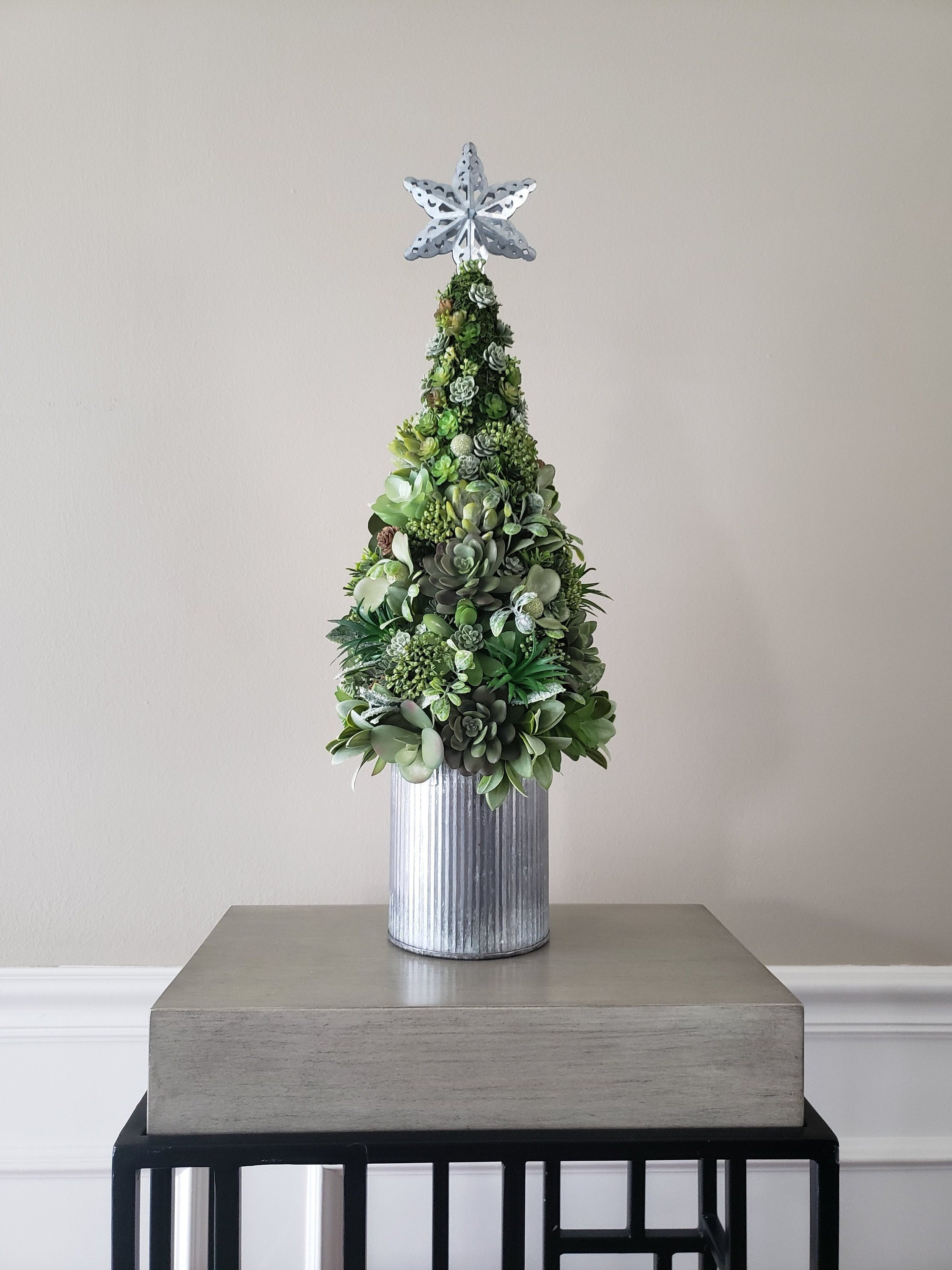 34 Space-Saving Christmas Decor Ideas for Apartments 21 Christmas Cone Succulents Tree, Handmade Tabletop Christmas Tree…