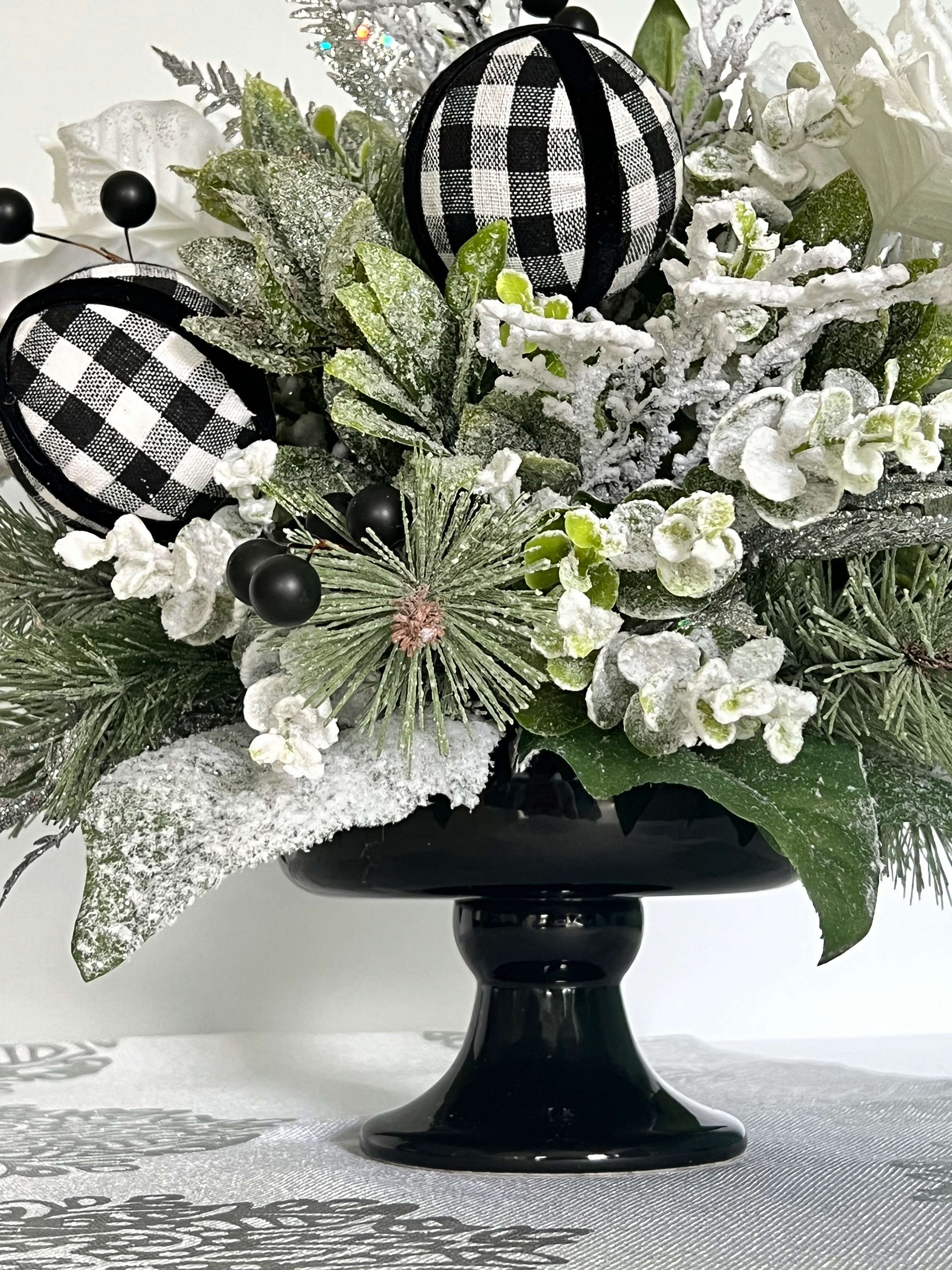 Slitta Decorativa Di Babbo Natale Per Natale, In Tessuto Scozzese Bianco E Nero E Ferro, Centrotavola 28 X 12,7 X 19,8 Cm - 2