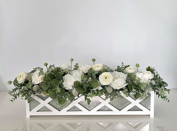ホワイト木製パーテーション 2連 花模様レース付き Spring White Ranunculus Arrangements, Long Planter Box With